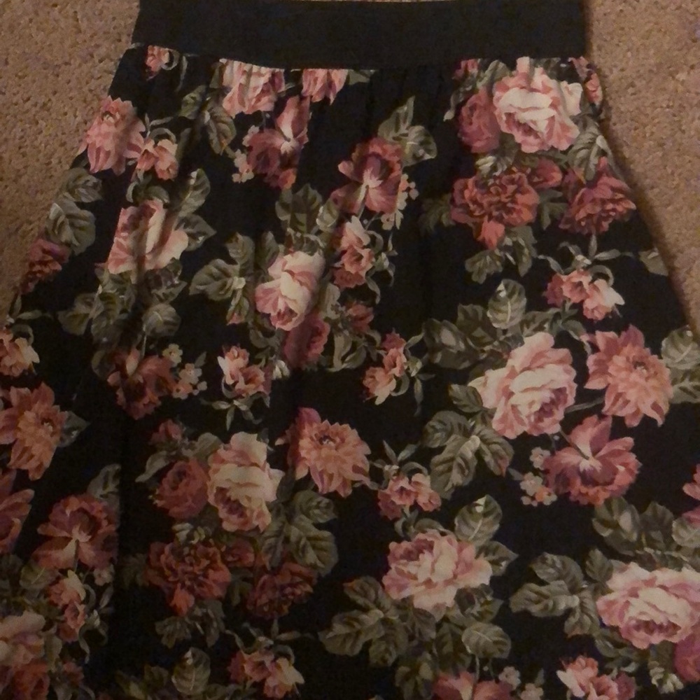 LuLaRoe jill skirt.